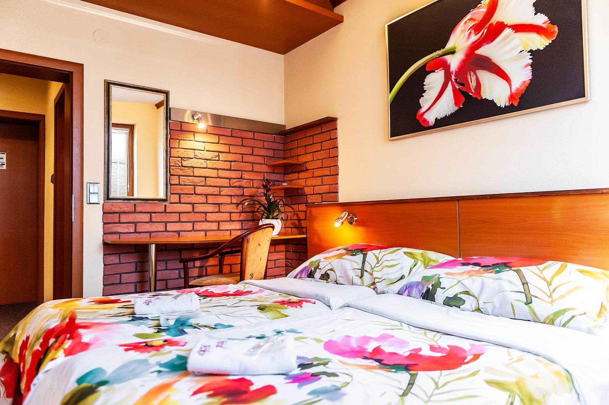 Hotel Acko รูชอมแบรอค ภายนอก รูปภาพ